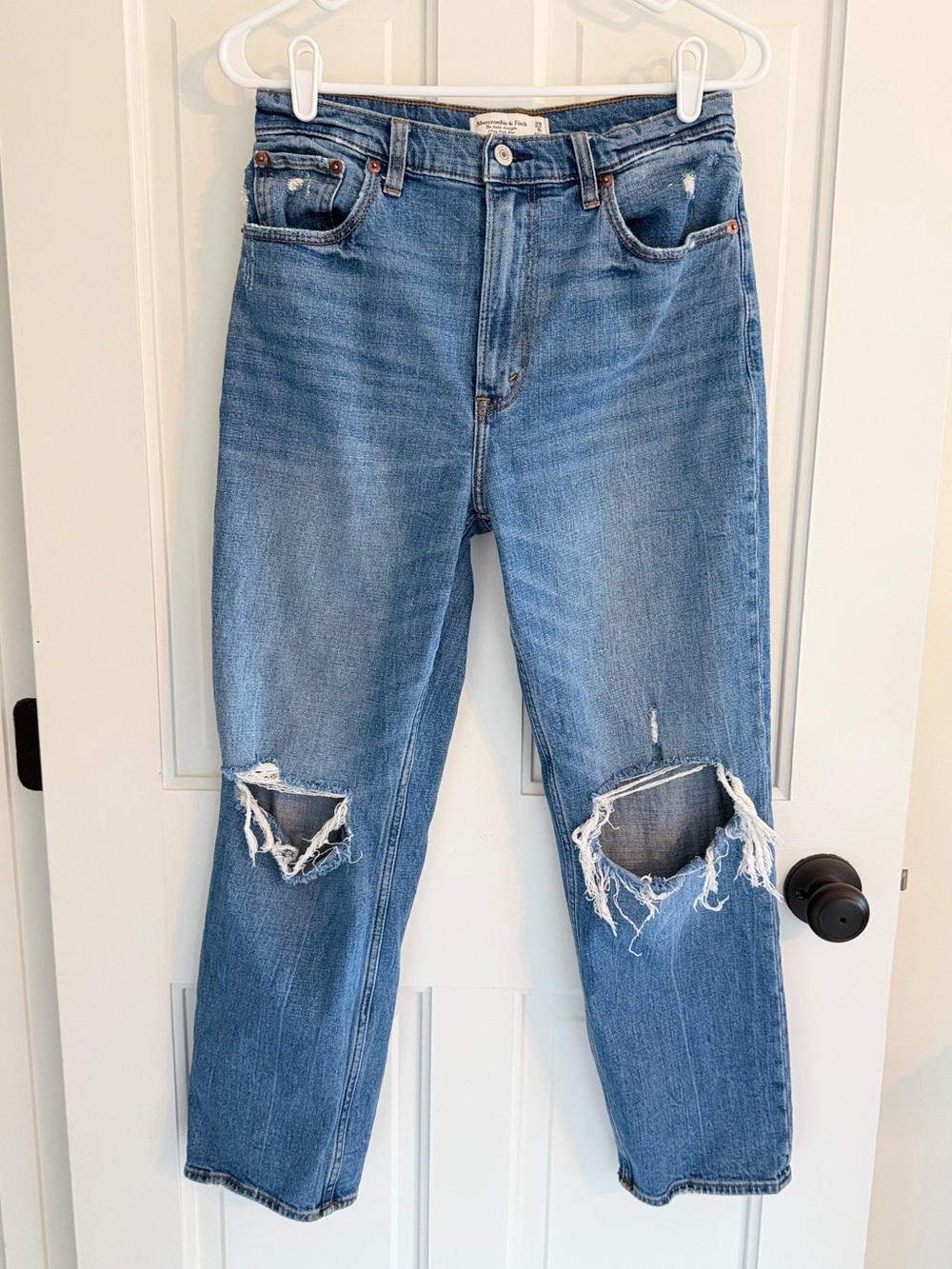 Abercrombie Ultra High Rise Ankle Straight Distressed Jeans 29/8R Light Wash